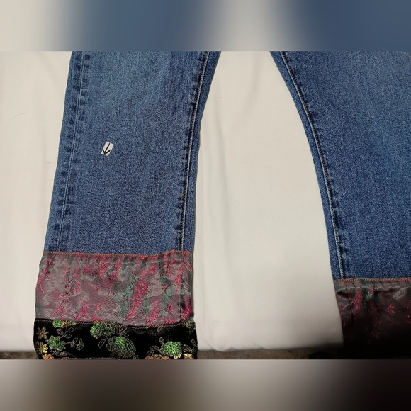 Anthropologie  Pilcro and The Letterpress Boyfriend Slim jeans.  Ladies size 31 - Picture 5 of 9